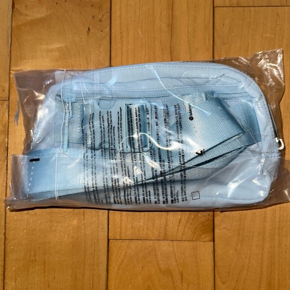 Brand New Lululemon Everywhere Belt Bag in Sky Blue - Picture 3 of 13